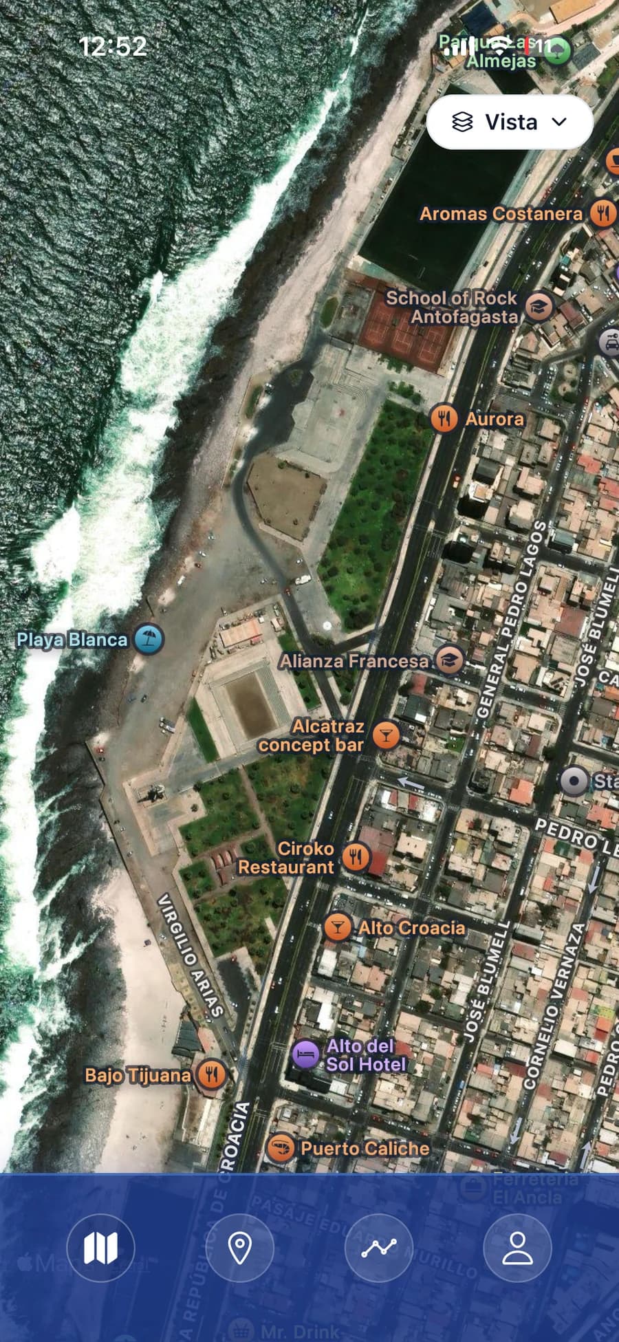 SmartField on the phone: the same site map full screen, with the view selector and the bar for map, findings, indicators and profile